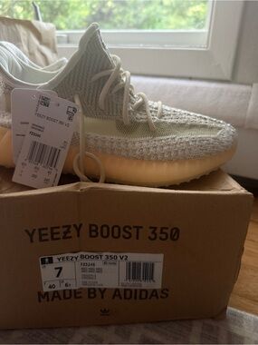 Yeezy Boost 350 V2 Cream/Stone